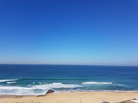 Arena Luxury Beachfront Apartment - Kingaroy Accommodation 5