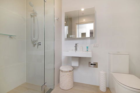 Arena Luxury Beachfront Apartment - Kingaroy Accommodation 25