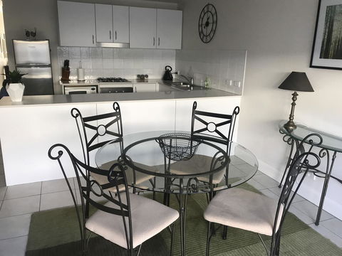 Travers Street Apartment - Kingaroy Accommodation 4