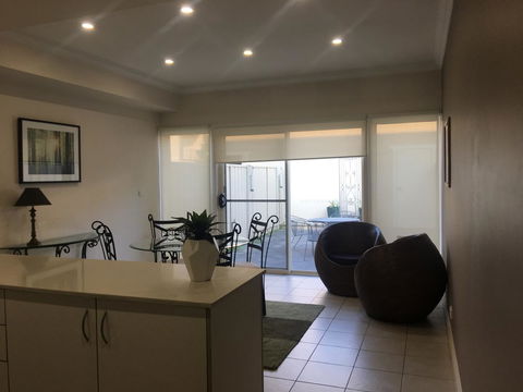 Travers Street Apartment - Kingaroy Accommodation 1