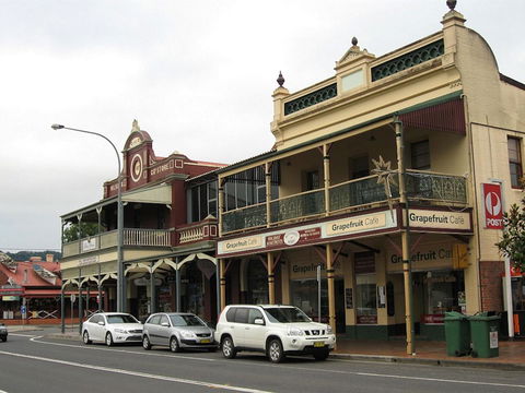 Red Waratah - Kingaroy Accommodation 17