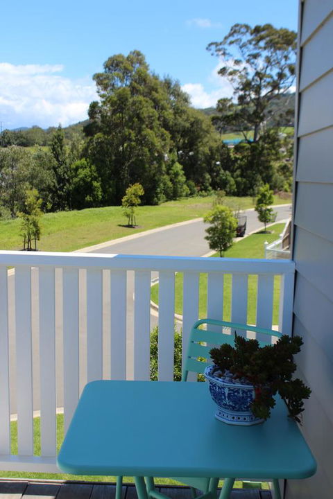 Red Waratah - Kingaroy Accommodation 1