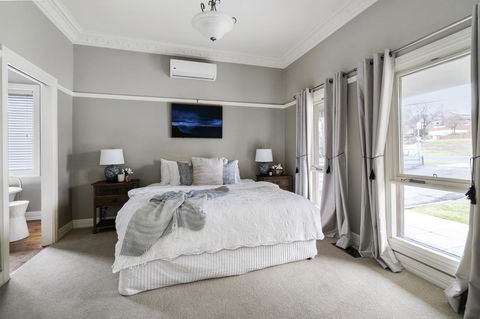 The Spa Cottage With HotTub, Netflix & Stan - Kingaroy Accommodation 13