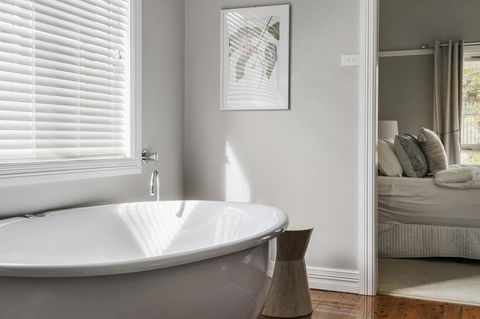 The Spa Cottage With HotTub, Netflix & Stan - Kingaroy Accommodation 3