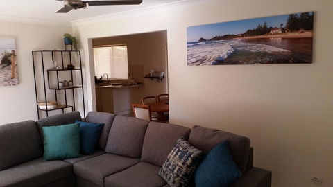 Twin Palms Holiday House At Lighthouse - Kingaroy Accommodation 9
