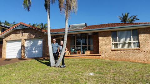 Twin Palms Holiday House At Lighthouse - Kingaroy Accommodation 0