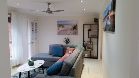 Twin Palms Holiday House At Lighthouse - Kingaroy Accommodation 5