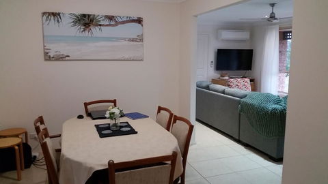 Twin Palms Holiday House At Lighthouse - Kingaroy Accommodation 2