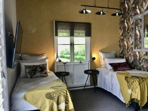 Chanticleer Gardens Barn Cottage With A Pool - Kingaroy Accommodation 6