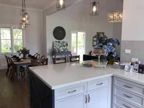 Chanticleer Gardens Barn Cottage With A Pool - Kingaroy Accommodation 27