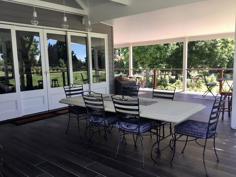 Chanticleer Gardens Barn Cottage With A Pool - Kingaroy Accommodation 5