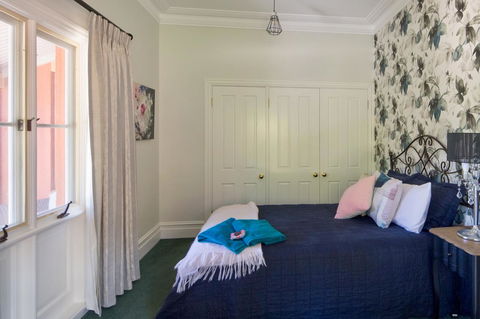 Chanticleer Gardens Barn Cottage With A Pool - Kingaroy Accommodation 40