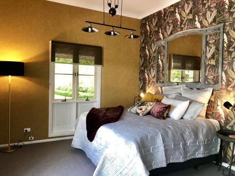Chanticleer Gardens Barn Cottage With A Pool - Kingaroy Accommodation 18