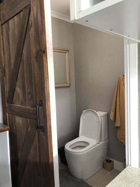 Chanticleer Gardens Barn Cottage With A Pool - Kingaroy Accommodation 21
