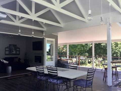Chanticleer Gardens Barn Cottage With A Pool - Kingaroy Accommodation 11