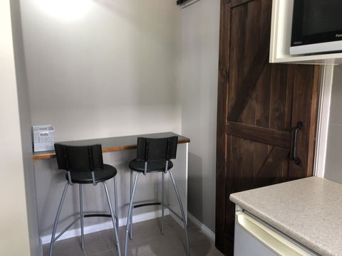 Chanticleer Gardens Barn Cottage With A Pool - Kingaroy Accommodation 23