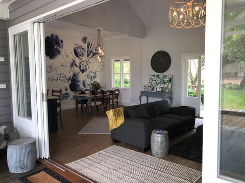 Chanticleer Gardens Barn Cottage With A Pool - Kingaroy Accommodation 28