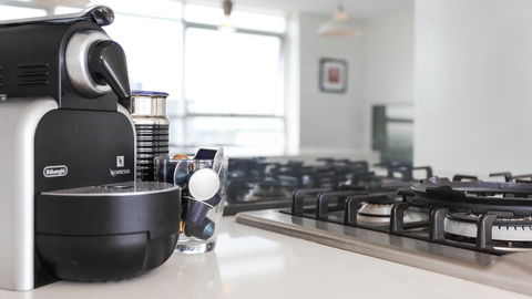 Gadigal Groove - Modern And Bright 3BR Executive Apartment In Zetland With Views - Kingaroy Accommodation 4