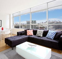 Gadigal Groove - Modern and Bright 3BR Executive Apartment in Zetland with Views - Kingaroy Accommodation
