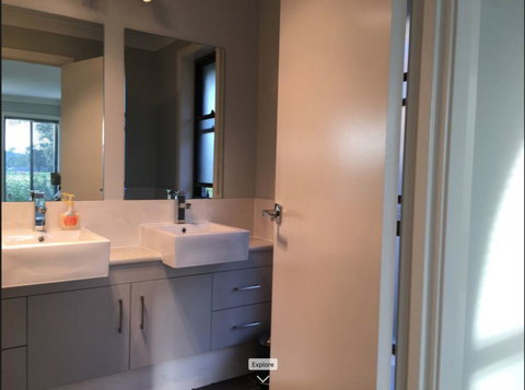 Sydney Amazing Holiday Home Bridal BnB - Kingaroy Accommodation 11