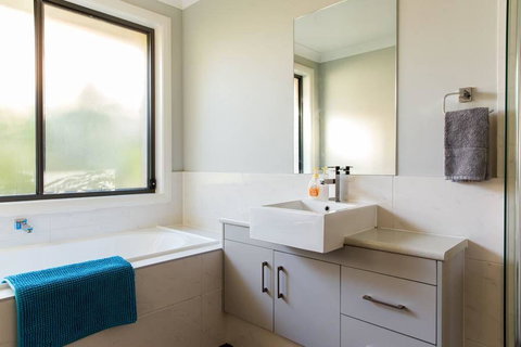 Sydney Amazing Holiday Home Bridal BnB - Kingaroy Accommodation 9