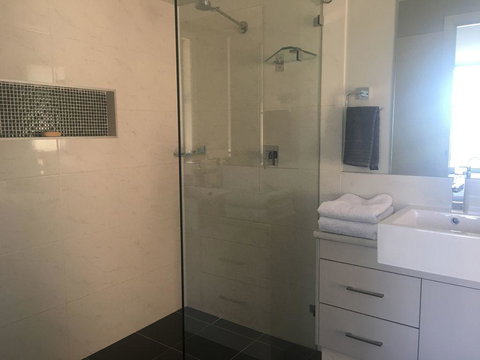 Sydney Amazing Holiday Home Bridal BnB - Kingaroy Accommodation 12