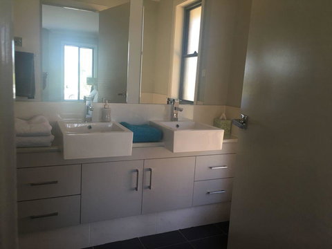 Sydney Amazing Holiday Home Bridal BnB - Kingaroy Accommodation 10
