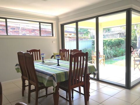 Sydney Amazing Holiday Home Bridal BnB - Kingaroy Accommodation 2