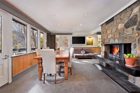 Pure Chalet Thredbo - Kingaroy Accommodation 14
