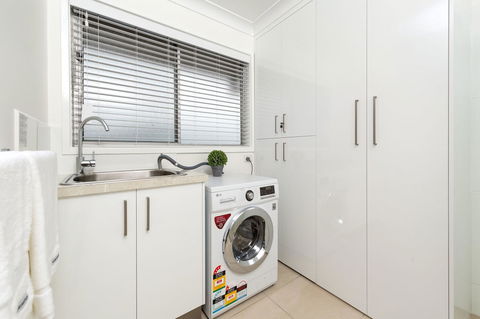 Sleeping In Style - Central & Sophisticated - Kingaroy Accommodation 2