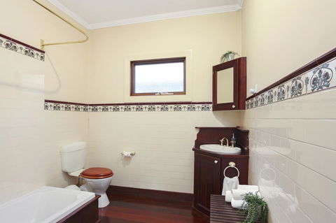 Allegra Cottage Of Leura - Kingaroy Accommodation 8