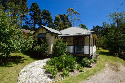 Allegra Cottage Of Leura - Kingaroy Accommodation 11