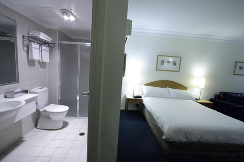 Carlyle Suites & Apartments - Kingaroy Accommodation 9