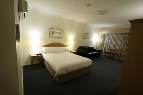 Carlyle Suites & Apartments - Kingaroy Accommodation 5
