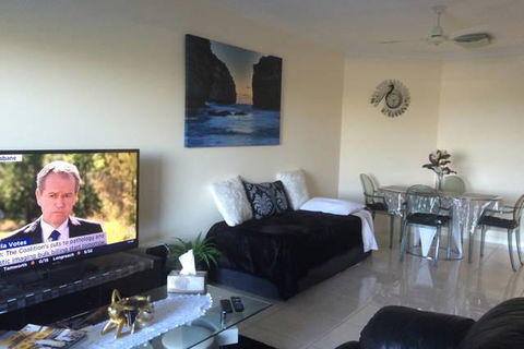 Nomikis\'On The Avenue - Kingaroy Accommodation 18