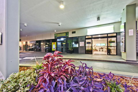 Nomikis\'On The Avenue - Kingaroy Accommodation 19