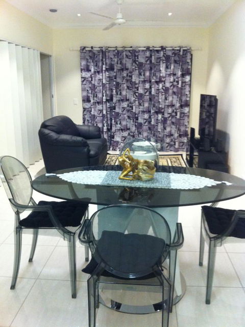Nomikis\'On The Avenue - Kingaroy Accommodation 20
