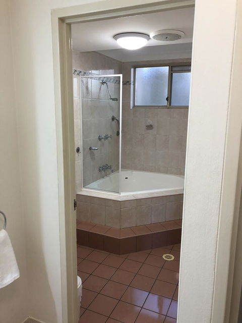 Beaches Serviced Apartments - Kingaroy Accommodation 9