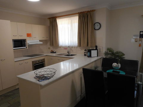 Beaches Serviced Apartments - Kingaroy Accommodation 26