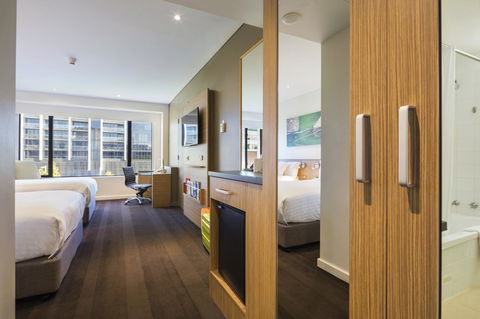 Crowne Plaza Canberra, An IHG Hotel - Kingaroy Accommodation 23
