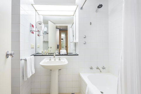 Crowne Plaza Canberra, An IHG Hotel - Kingaroy Accommodation 26