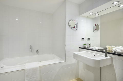 Crowne Plaza Canberra, An IHG Hotel - Kingaroy Accommodation 28