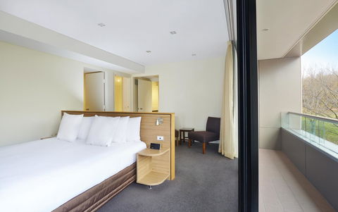 Crowne Plaza Canberra, An IHG Hotel - Kingaroy Accommodation 13