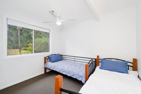 BONNY BEACH HOUSE - Holiday Accomodation With Pool - Kingaroy Accommodation 3