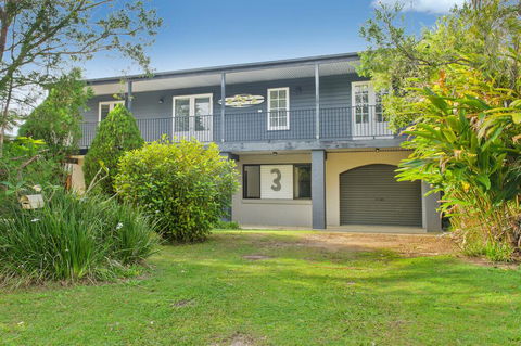 BONNY BEACH HOUSE - Holiday Accomodation With Pool - Kingaroy Accommodation 0