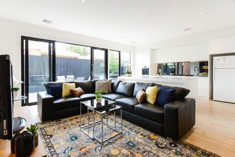 Boutique Stays-Murrumbeena Place 1 - Kingaroy Accommodation 0