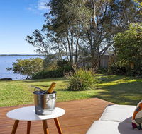 Braeside - waterfront fireplace - Kingaroy Accommodation