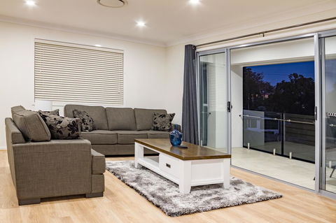 Brand New Executive Living - Kingaroy Accommodation 3
