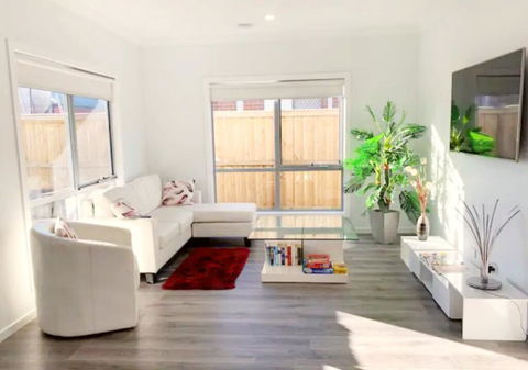 Brand New Home, 10 Mins To Beach, Torquay, Geelong, Deakin, Hospitals - Kingaroy Accommodation 0