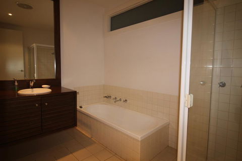 Breakers Holiday House - Kingaroy Accommodation 1